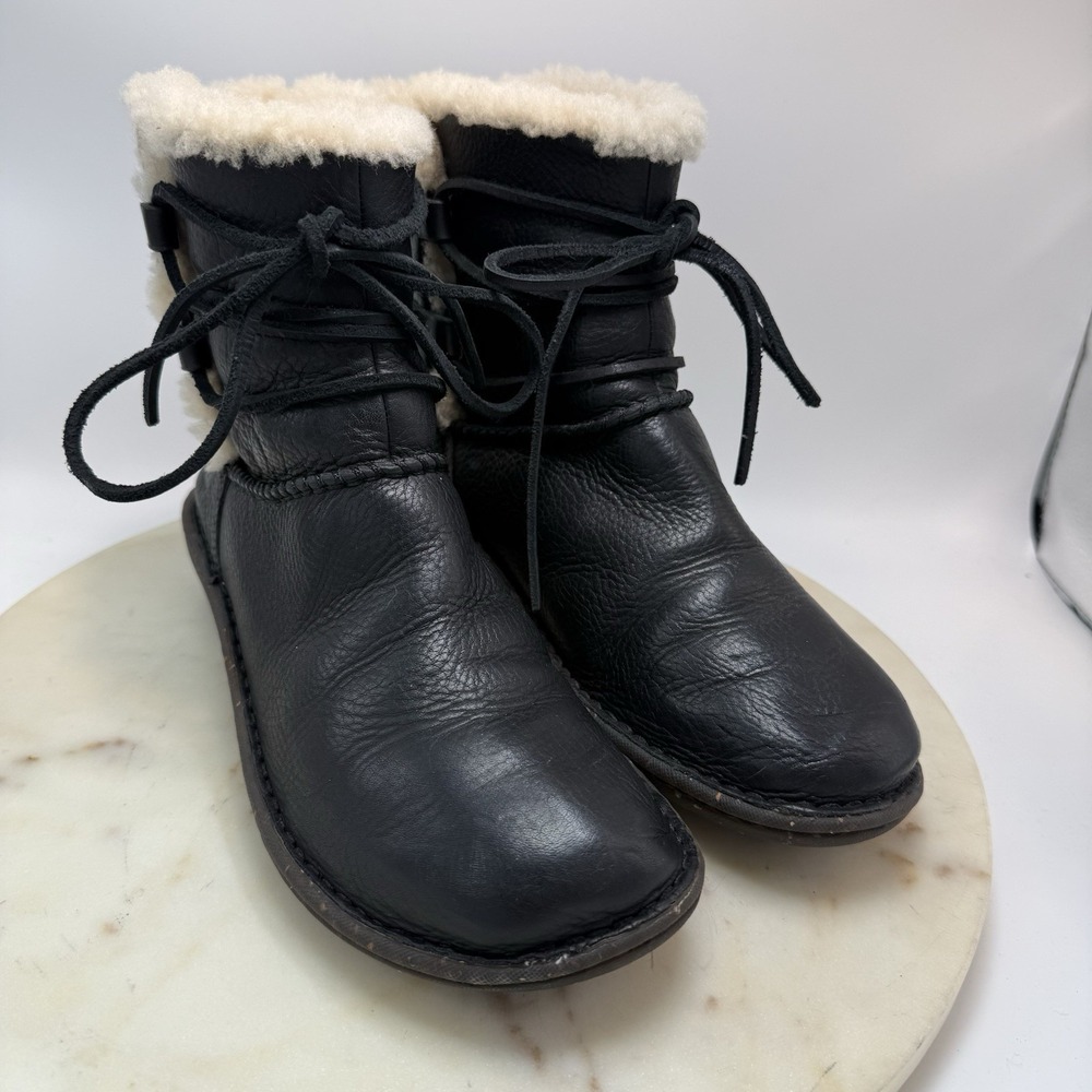 UGG Australia Caspia Womens 8 Black Leather Sheepskin Lined Winter Boots 1932
